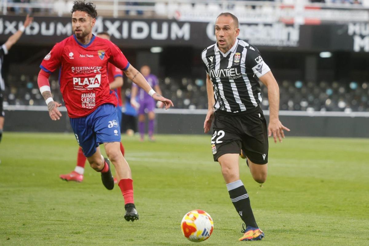 Nacho Martínez, en una acción del partido frente al Teruel