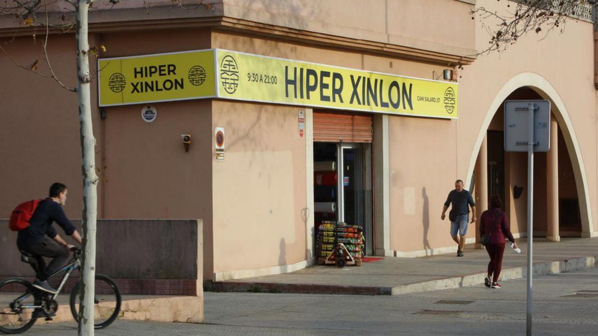 Im Hiper Xinlon in Palmas Viertel Rafal Nou arbeiten auch Spanier.