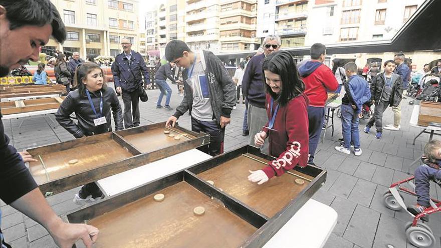 Cientos de niños disfrutan de los juegos de Caixa Rural