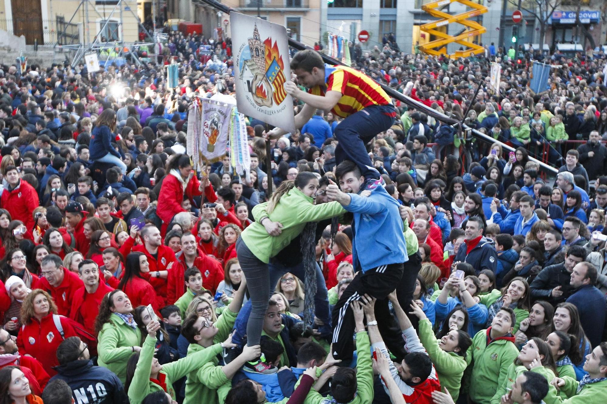 Falleras (y falleros) por el aire. La otra cara de la Crida (2016-2020)