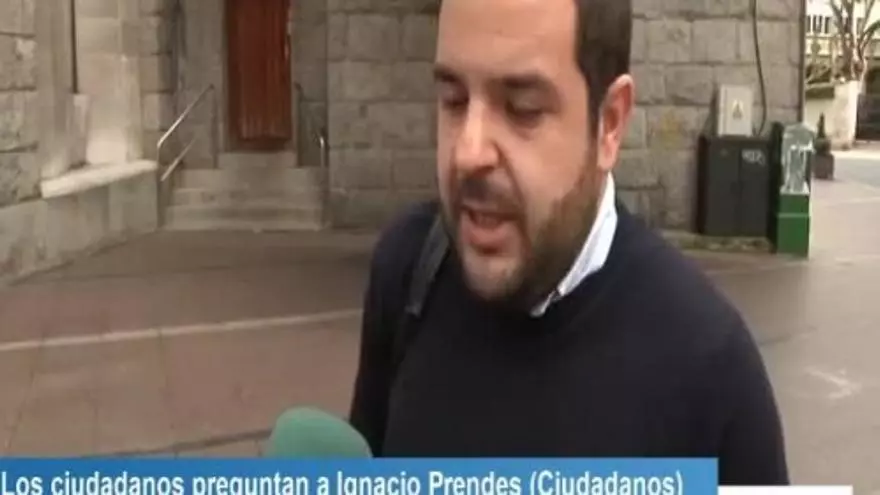 Los ciudadanos preguntan a Ignacio Prendes, cabeza de cartel de Ciudadanos al Congreso por Asturias