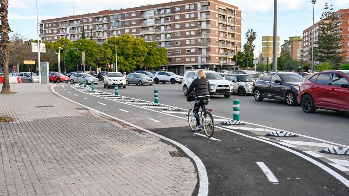 El carril, a su paso por la megarrotonda con Tres Cruces