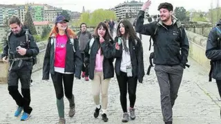 Seis rostros gallegos que triunfan en las redes sociales se dan cita en el Camino de Santiago