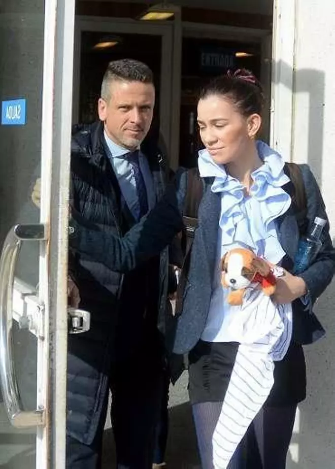 "Estoy feliz de que vuelva conmigo", dice la madre del niño cuyo padre huyó de Suiza con él