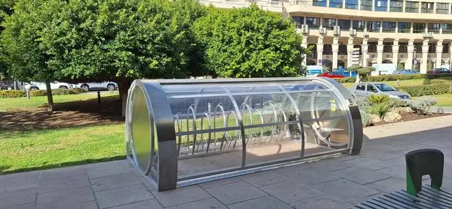 Aparcabicis "espaciales" aterrizan por todo Benidorm
