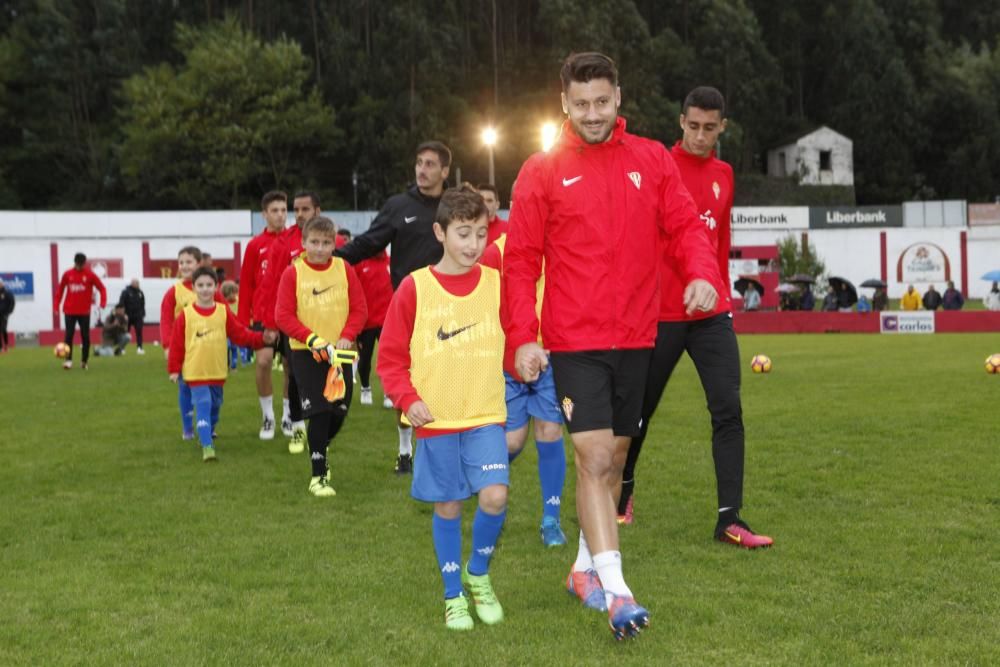 Entrenamiento del Sporting en Navia