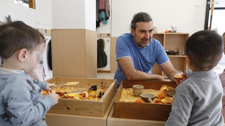 Homes educadors, una «rara avis» a les escoles bressol