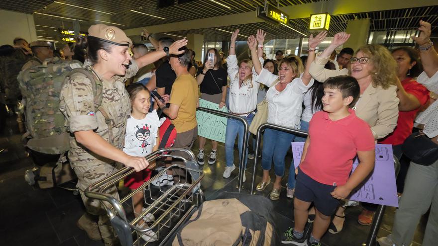 La llegada al aeropuerto a Gran Canariade de 50 militares desplazados a Irak, en imágenes