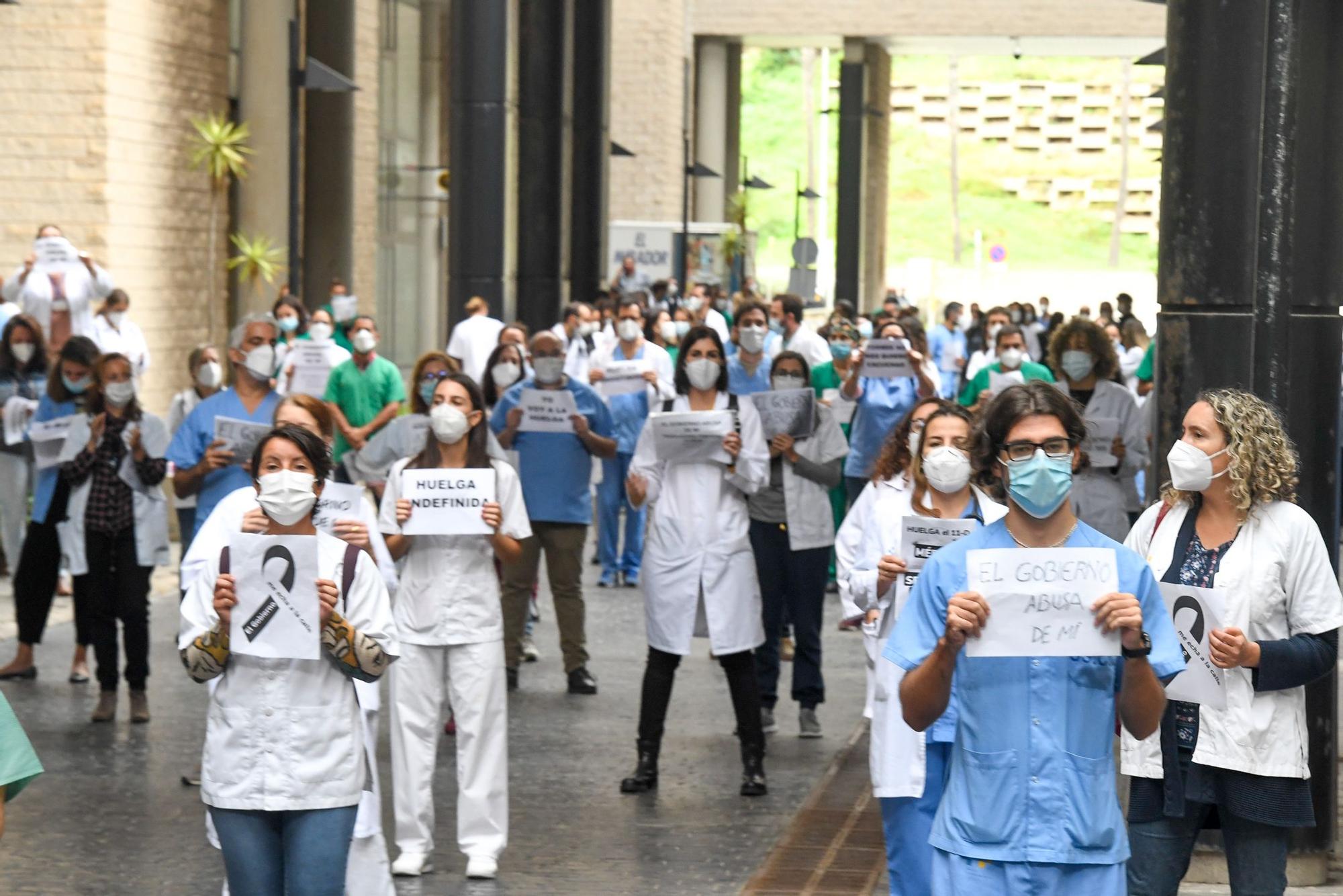 Huelga de médicos en el Doctor Negrín