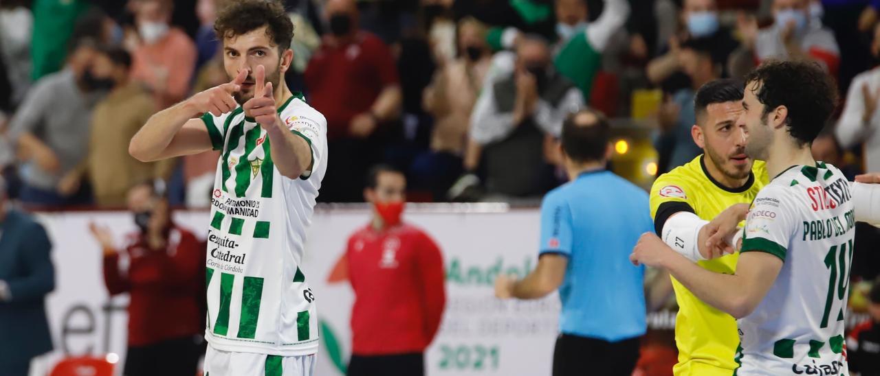 Zequi celebra un gol en el Palacio de Deportes Vista Alegre.