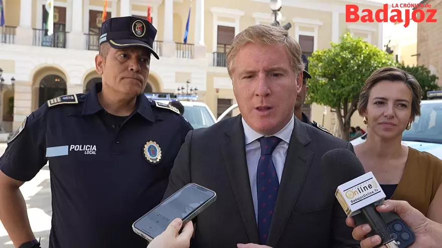 Video | La Policía Local de Badajoz incorpora tres nuevas furgonetas a su flota