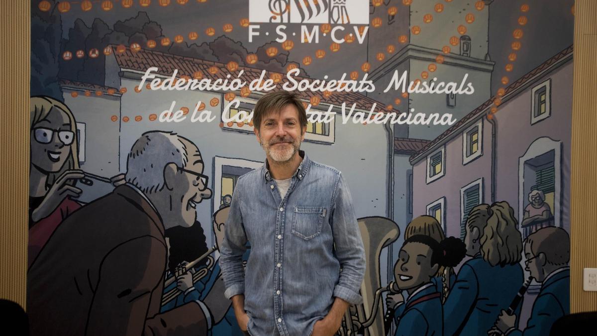 Paco Roca durante la presentación del cómic dedicado a las bandas.