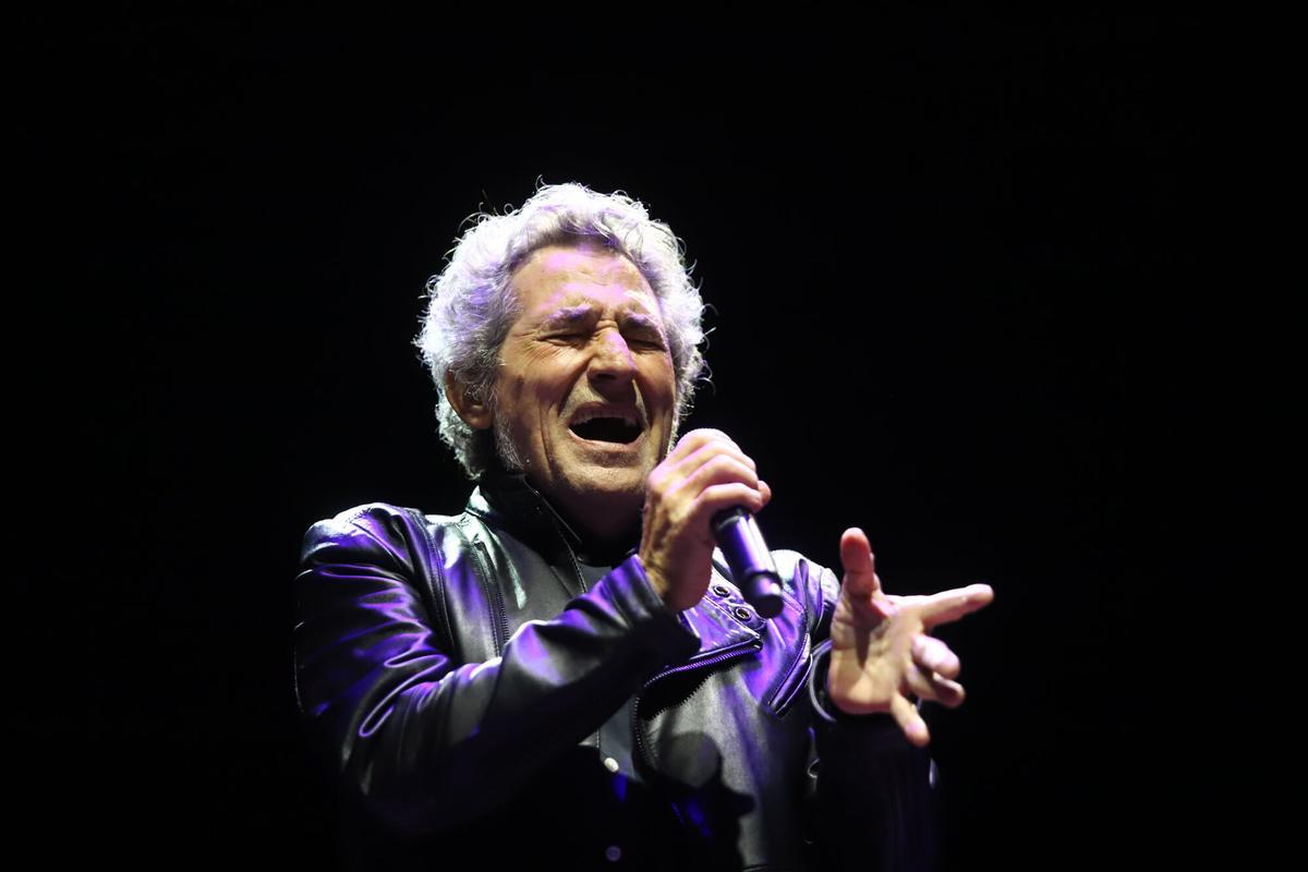 El cantante Miguel Ríos, en una actuación en Córdoba.