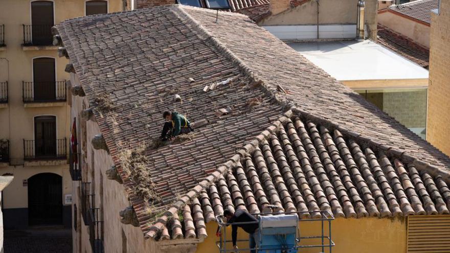 Las cubiertas de teja del Palacio del Cordón y de la iglesia de Santa Lucía de Zamora, reparadas