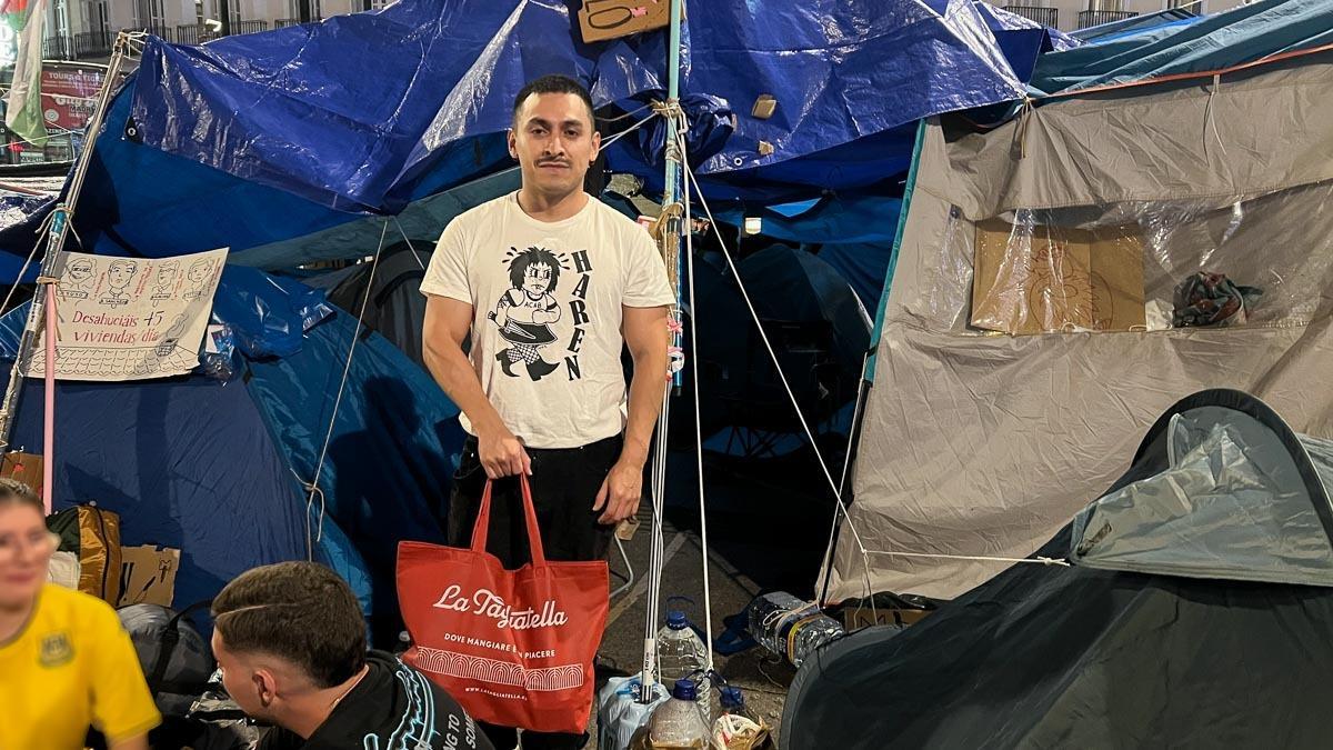 El murciano Franklin Vázquez en la acampada de Sol por el derecho a la vivienda.