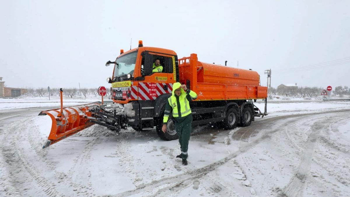 La nieve deja paso al hielo en las carreteras