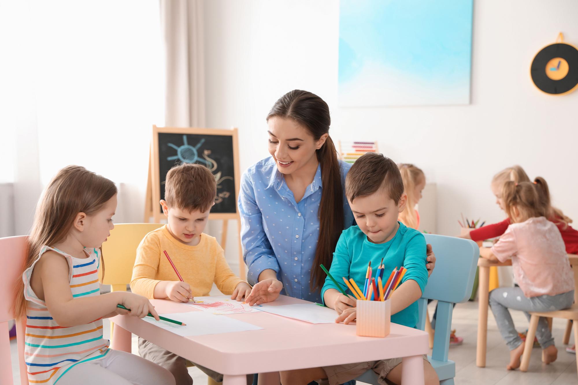 La UNED incorpora el Grado de Educación Infantil y satisface así una aspiración histórica de la Universidad.