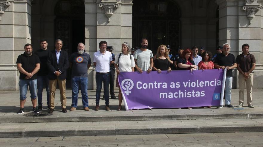 Minuto de silencio ante el palacio municipal de María Pita.