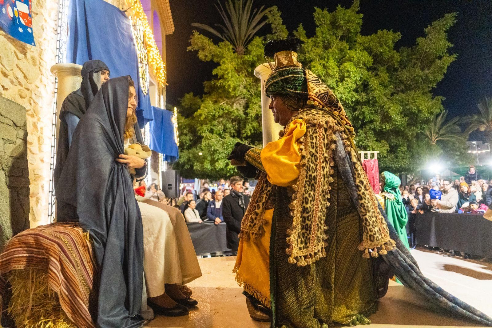 La Vila Joiosa recibe a los Reyes Magos por la puerta grande