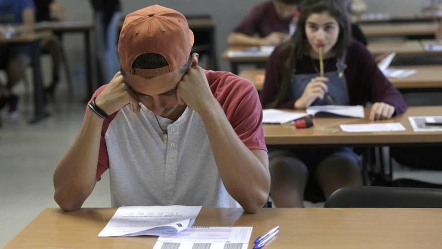 Jóvenes examinándose de Selectividad el pasado junio.