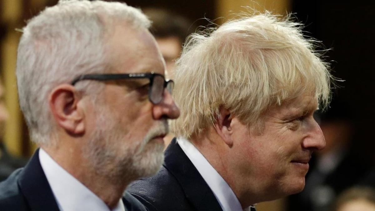 Jeremy Corbyn y Boris Johnson, ayer en Westminster.