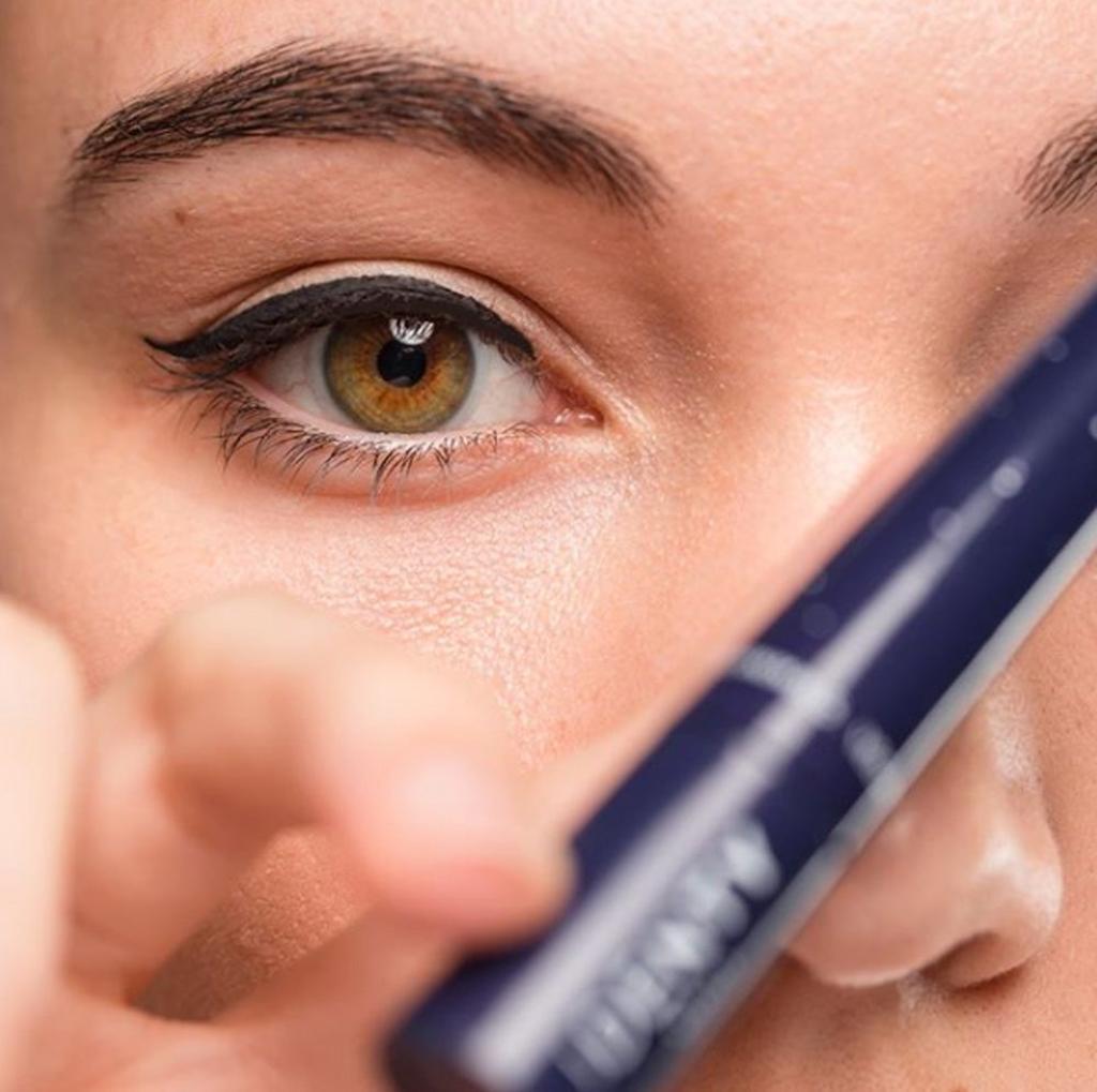 Ojo con eyeliner