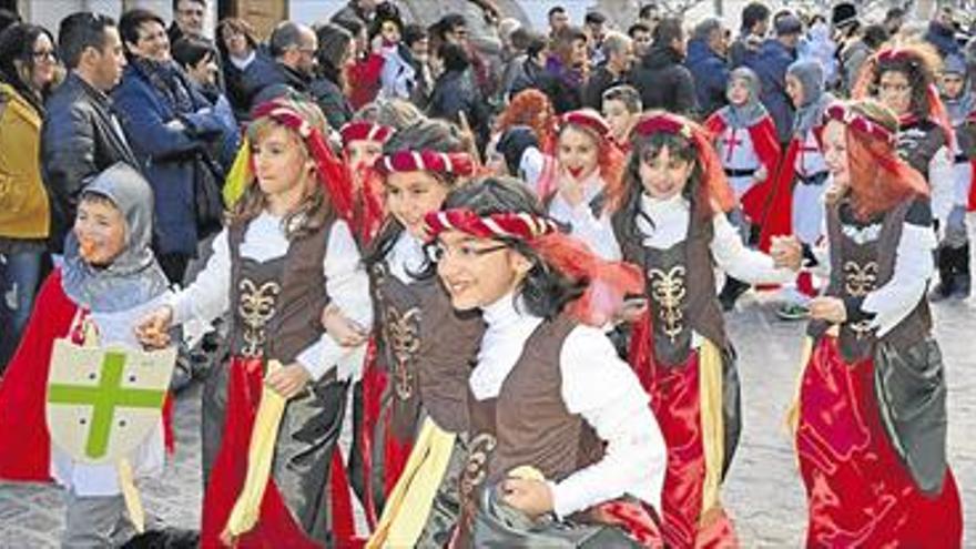 2.000 personas en los pasacalles de Morella