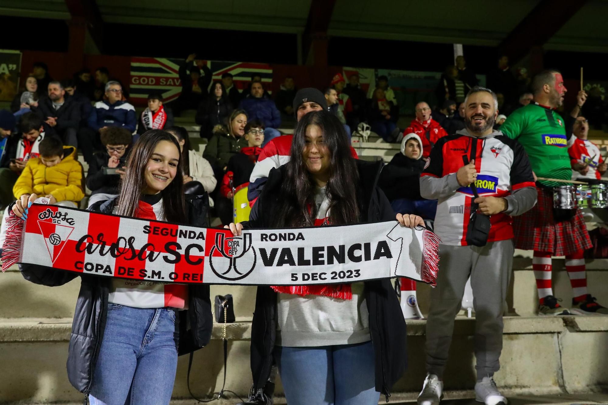 Las imágenes de una noche para la historia del Arosa con el Valencia como rival