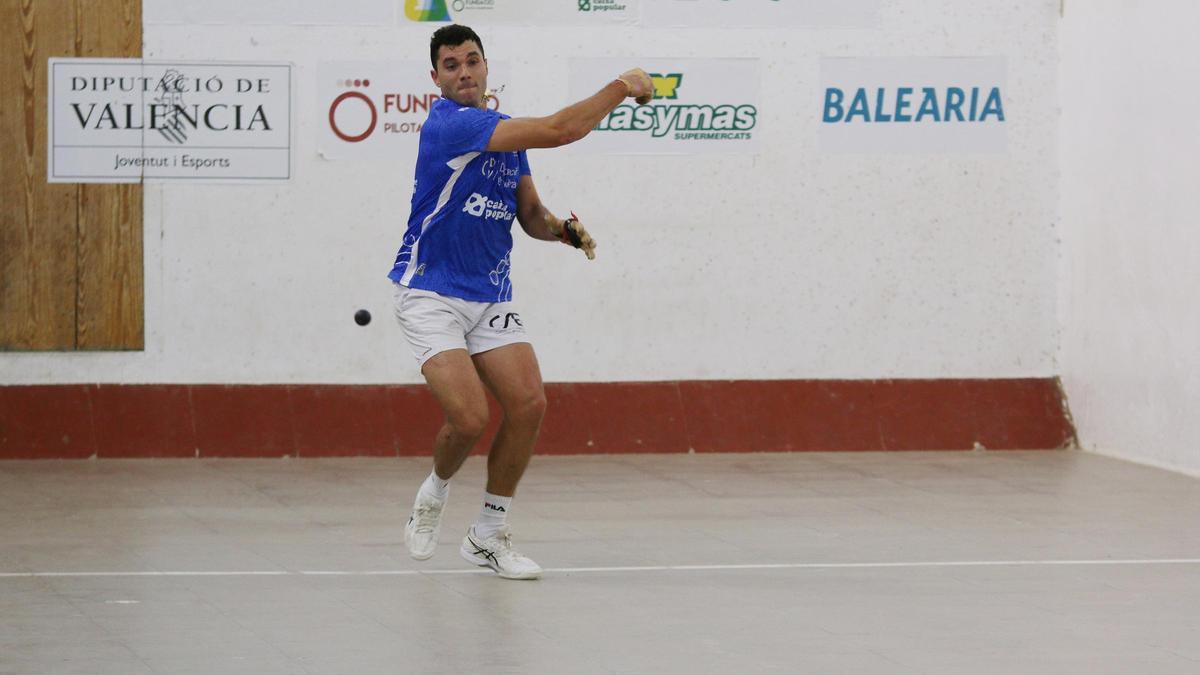 Marrahí (foto) i Raúl van compartir mèrits i protagonisme ahir al trinquet de Castelló de Rugat en la consecució de la classificació per a les semifinals de la Copa Caixa Popular de raspall.