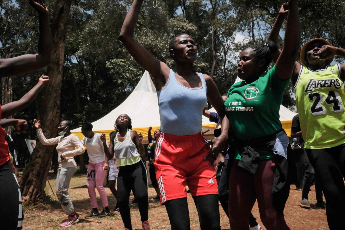 Un grupo de mujeres participan en las celebraciones del Día Internacional de la Mujer en Nairobi (Kenia).