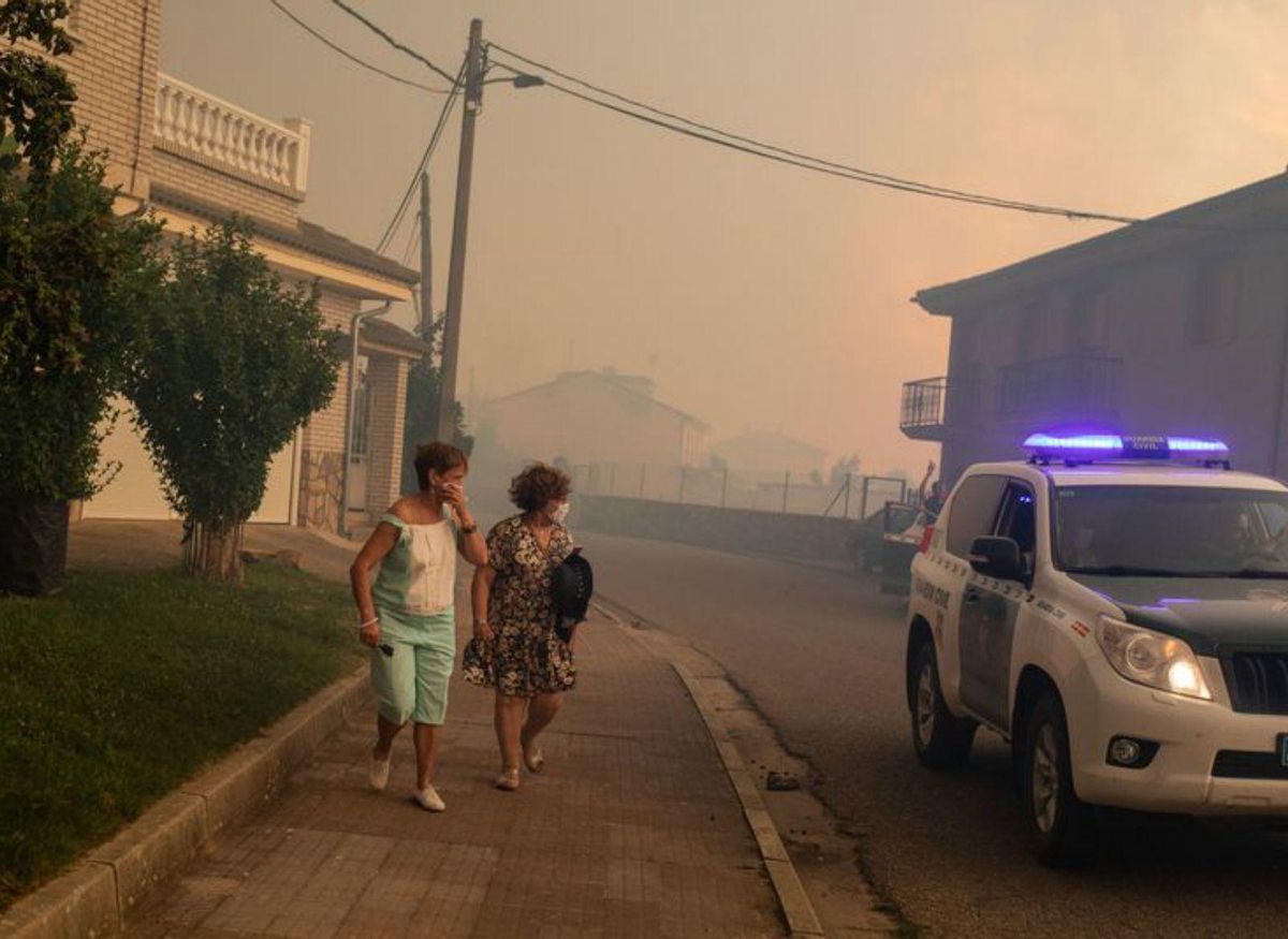 Un nuevo fuego se cobra la vida de un brigadista y arrasa propiedades