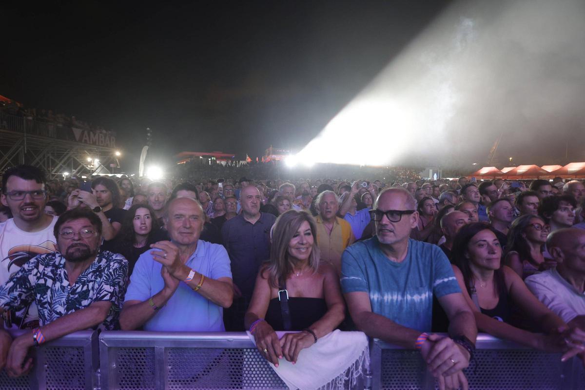 El regreso del legendario guitarrista Carlos Santana a València, en imágenes