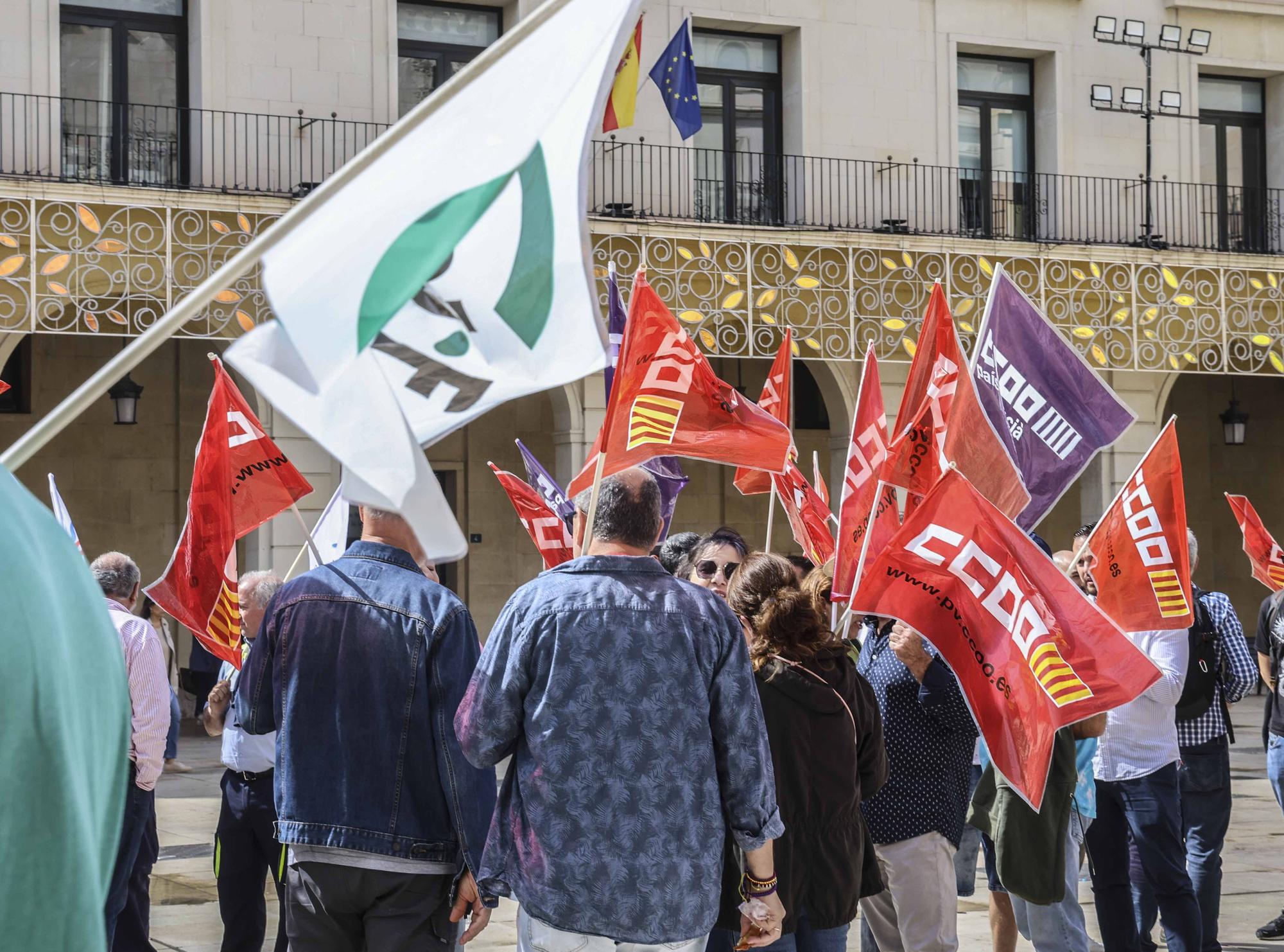 La primera huelga de funcionarios del Ayuntamiento de Alicante