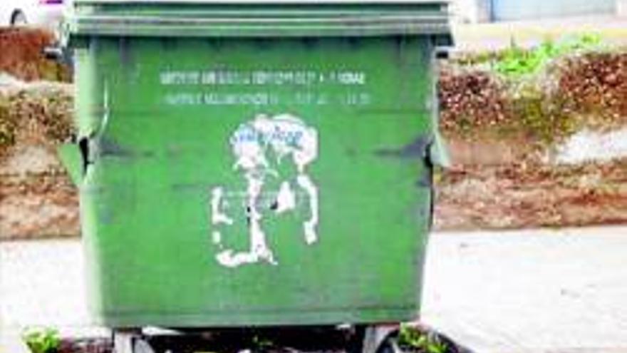 Critican el mal estado de los contenedores de basura