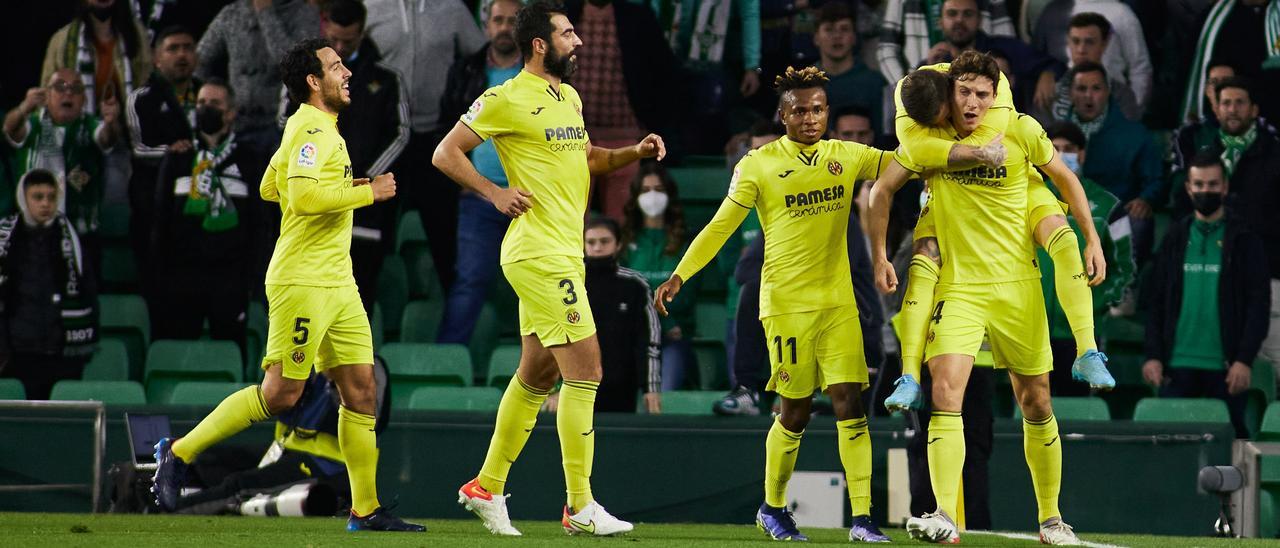 La celebración de Pau Torres en el gol del Villarreal ante el Real Betis.