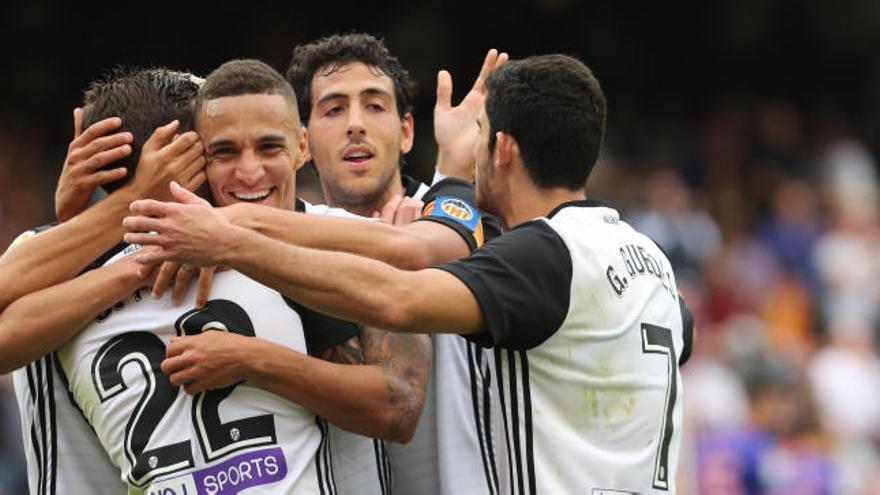 Los jugadores del Valencia celebran uno de los tantos marcados ante el Leganés.