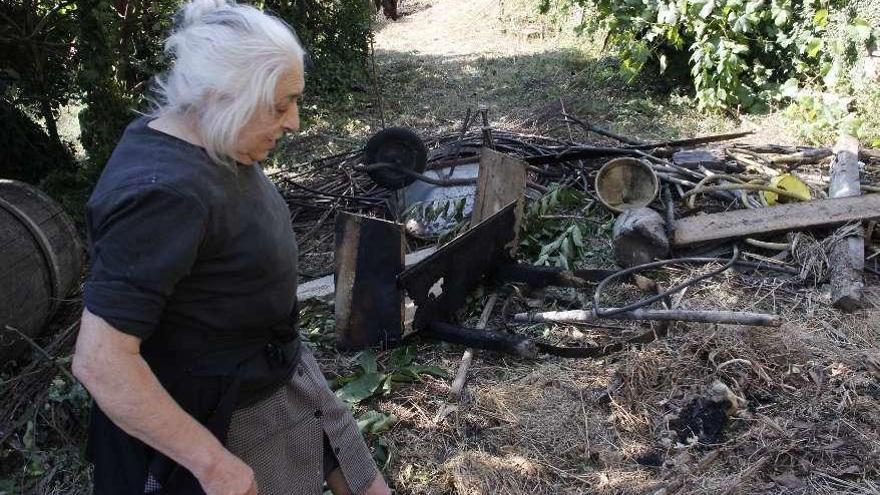 Dolores Peón en su terreno. // S.A.