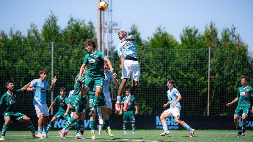El Coruxo se impone al Celta Fortuna en un amistoso | PEDRO MINA