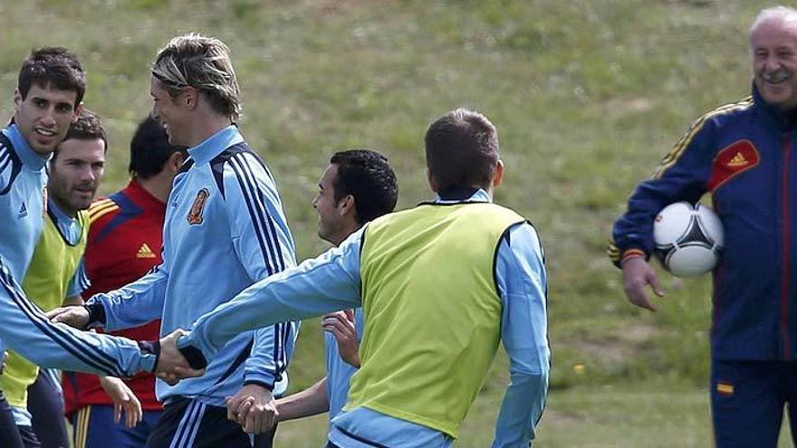 Vicente del Bosque, junto a os jugadores.