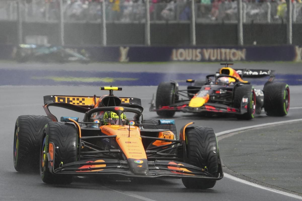 McLaren driver Lando Norris of Britain leads Red Bull driver Max Verstappen of the Netherlands during the Australian Formula One Grand Prix at Albert Park, in Melbourne, Australia, Sunday, March 16, 2025. (AP Photo/Scott Barbour)