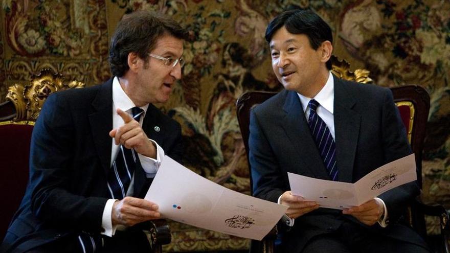 Feijóo y el príncipe japonés Naruhito, durante la visita de este a Santiago en junio de 2013.