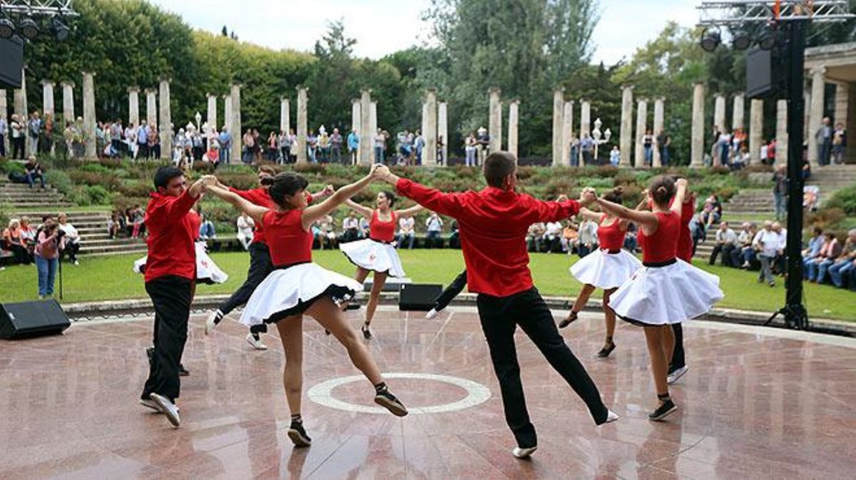 Sardana de ’punts lliures’ en el palacete Albéniz, en el marco de las fiestas de la Mercè 2016.