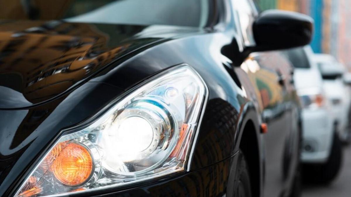 ¿LLevas así los faros de tu coche?