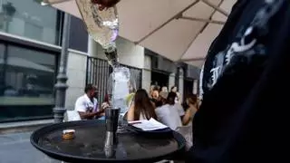 La ampliación de la temporada alta entre los veladores en Alicante ya es inminente: fechas, horarios y condiciones