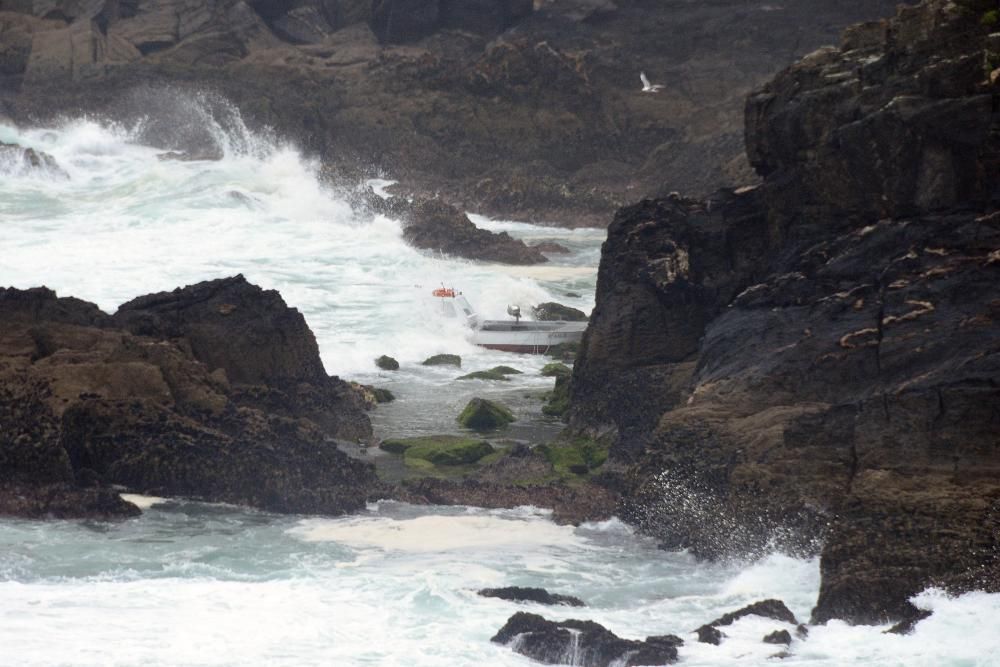 El patrón fue evacuado por el Pesca 1 y trasladado a Vigo en estado grave