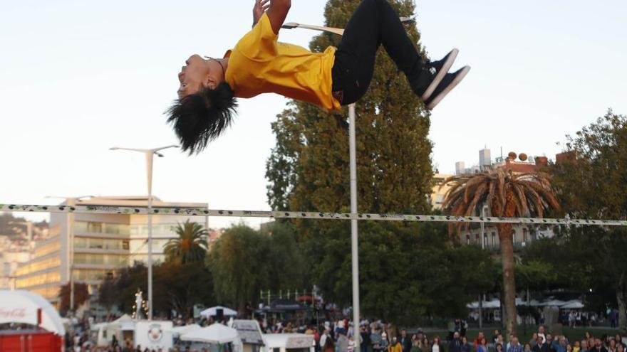 Un joven realiza una acrobacia en la pasada edición de Street Stunts, en Vigo.