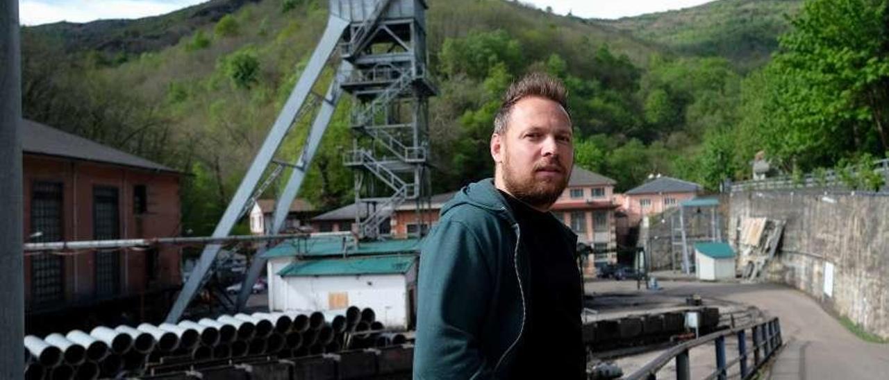 Andrés Vallina, ayer, a las puertas del pozo Nicolasa, en Mieres.