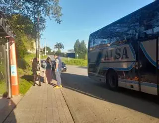 Dos familias de Villabona (Llanera) se quedan sin parada del bus escolar