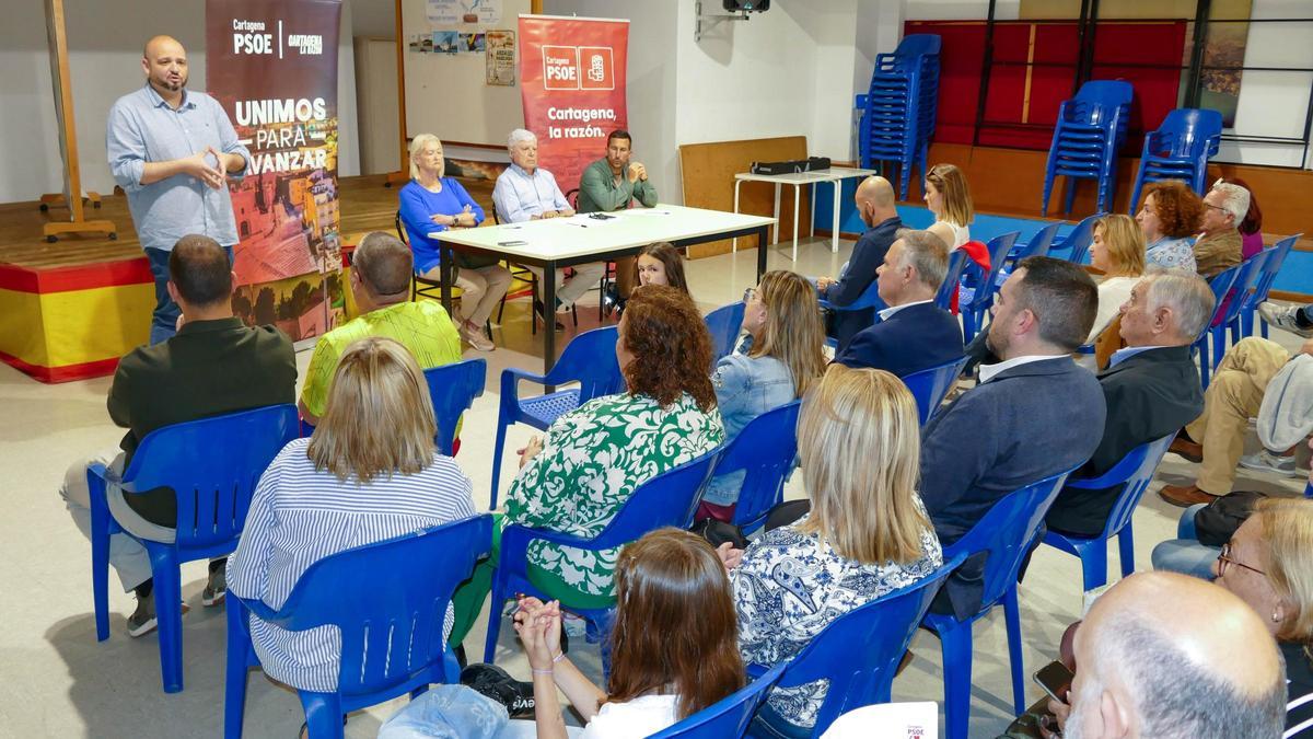 Manuel Torres se dirige a los asistentes al Comité municipal del PSOE.