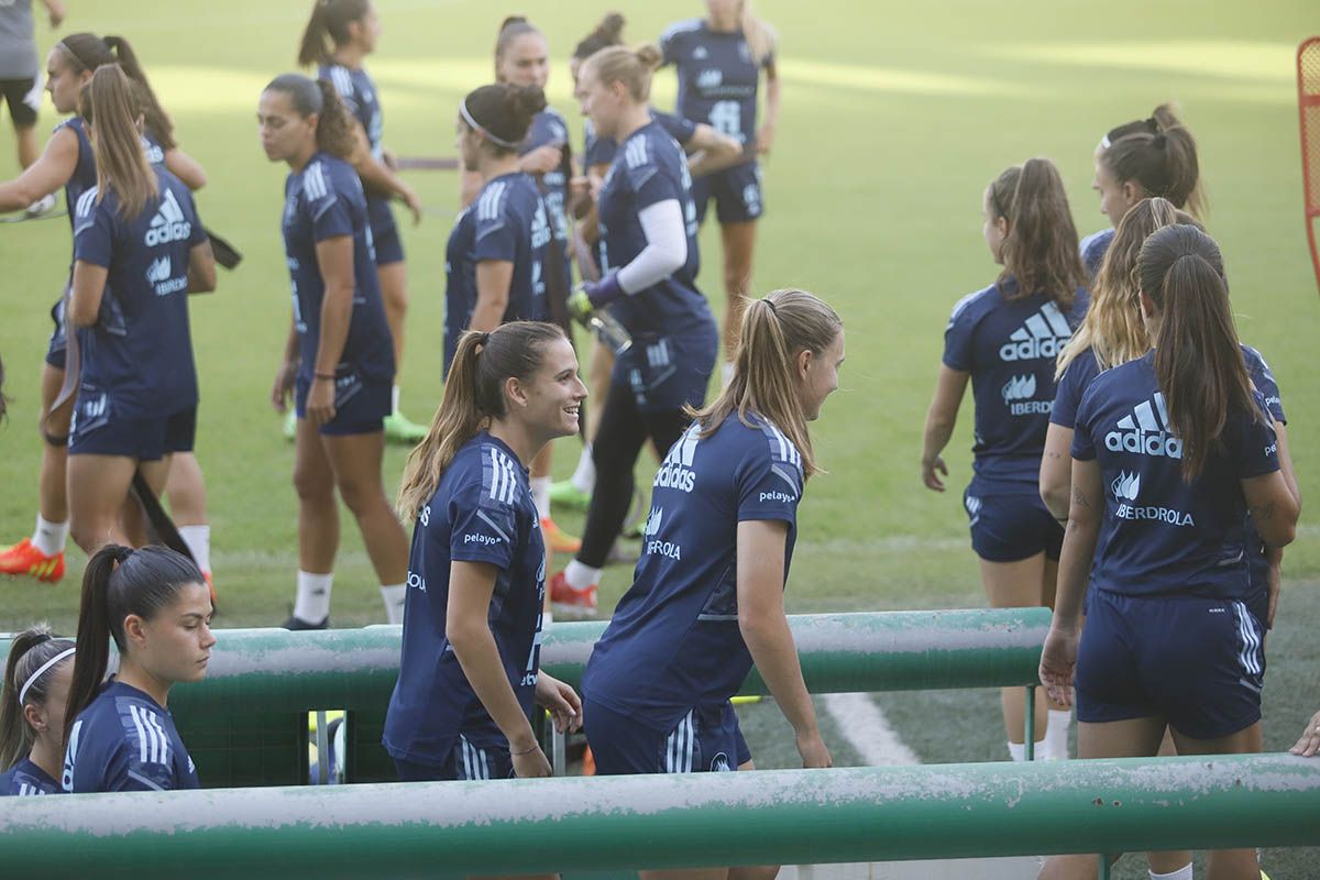 Las imágenes del entrenamiento del la selección española femenina de fútbol en El Árcangel